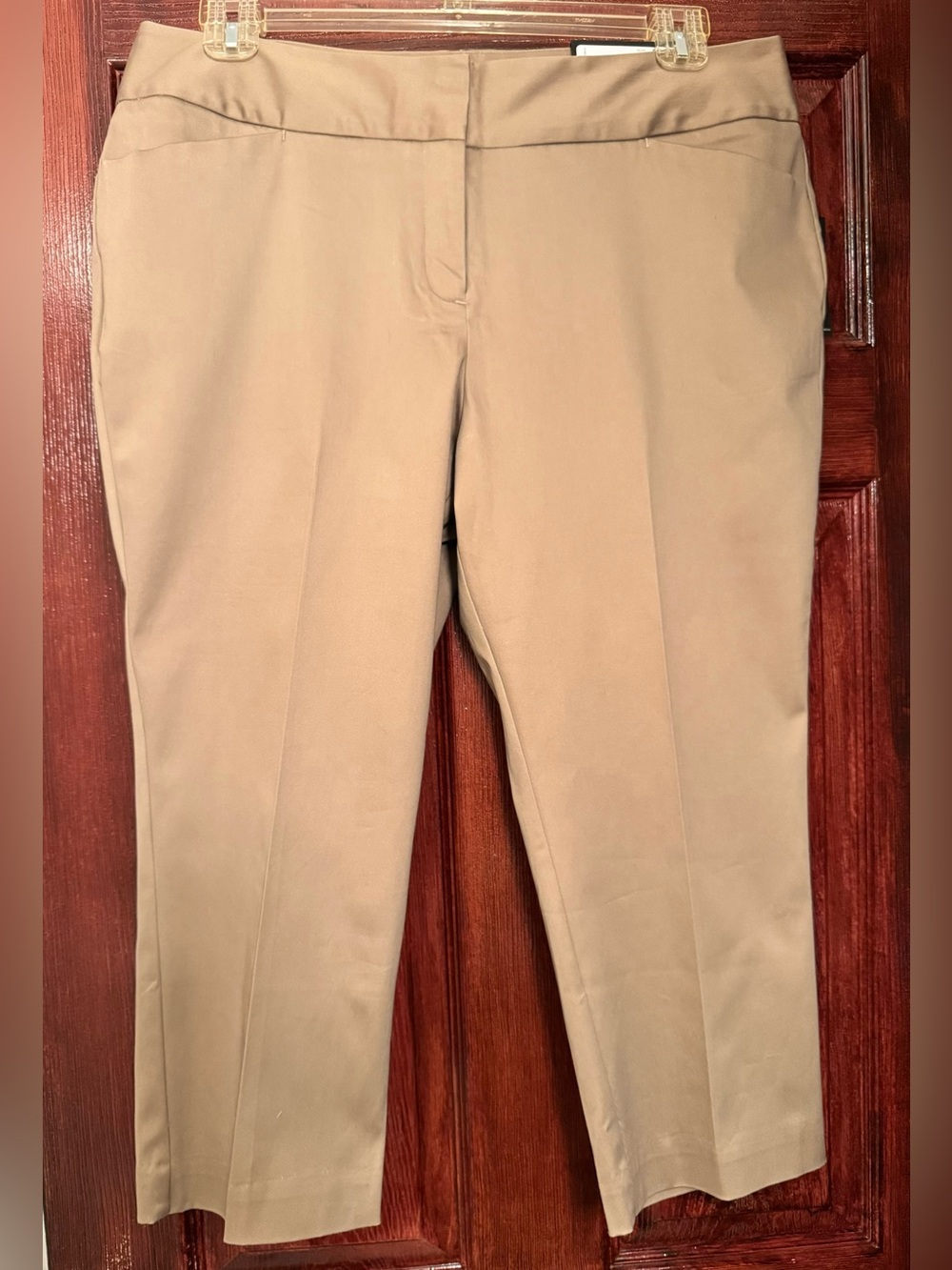Women’s Khaki Capri Pants - Modern Fit